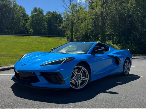 Used 2020 Chevrolet Corvette Stingray Coupe w/ Z51 Performance Package RWD image 1