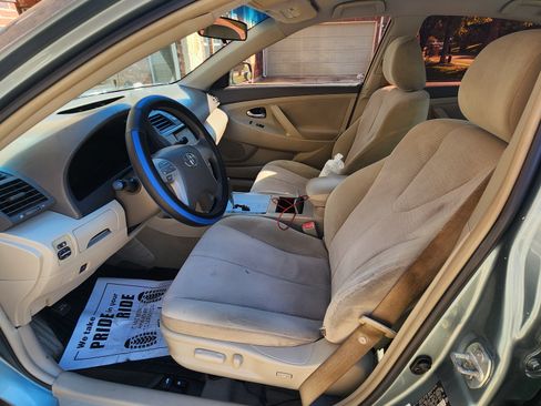 Used 2011 Toyota Camry LE image 6