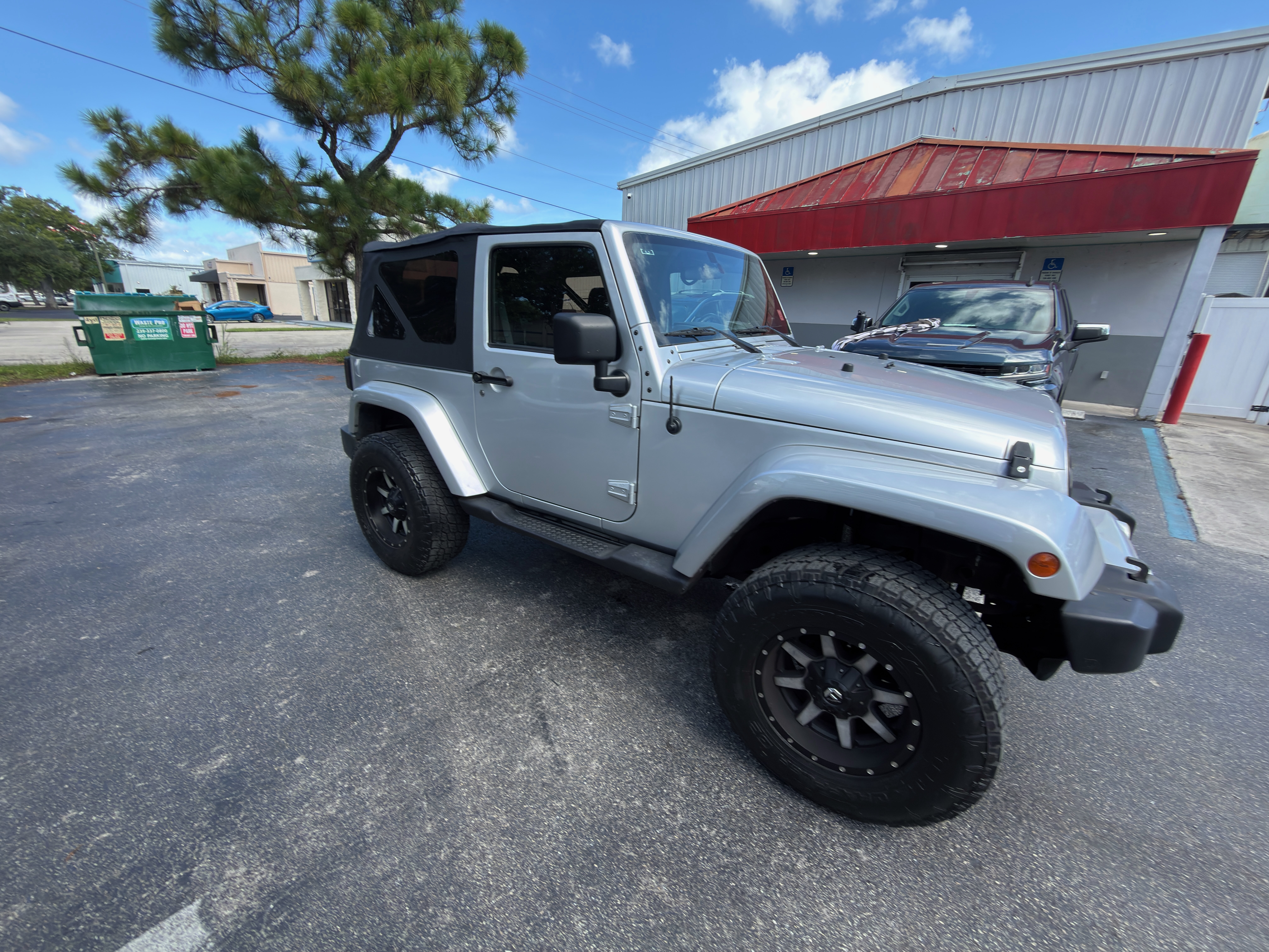 Used 2007 Jeep Wrangler Sahara AWD/4WD image 1