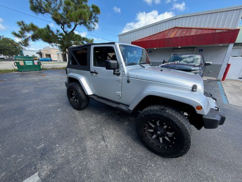 Used 2007 Jeep Wrangler Sahara AWD/4WD image 1