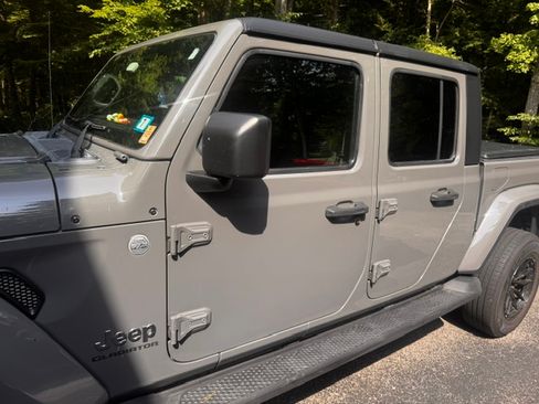 Used 2020 Jeep Gladiator Overland w/ Popular Equipment Package AWD/4WD image 8