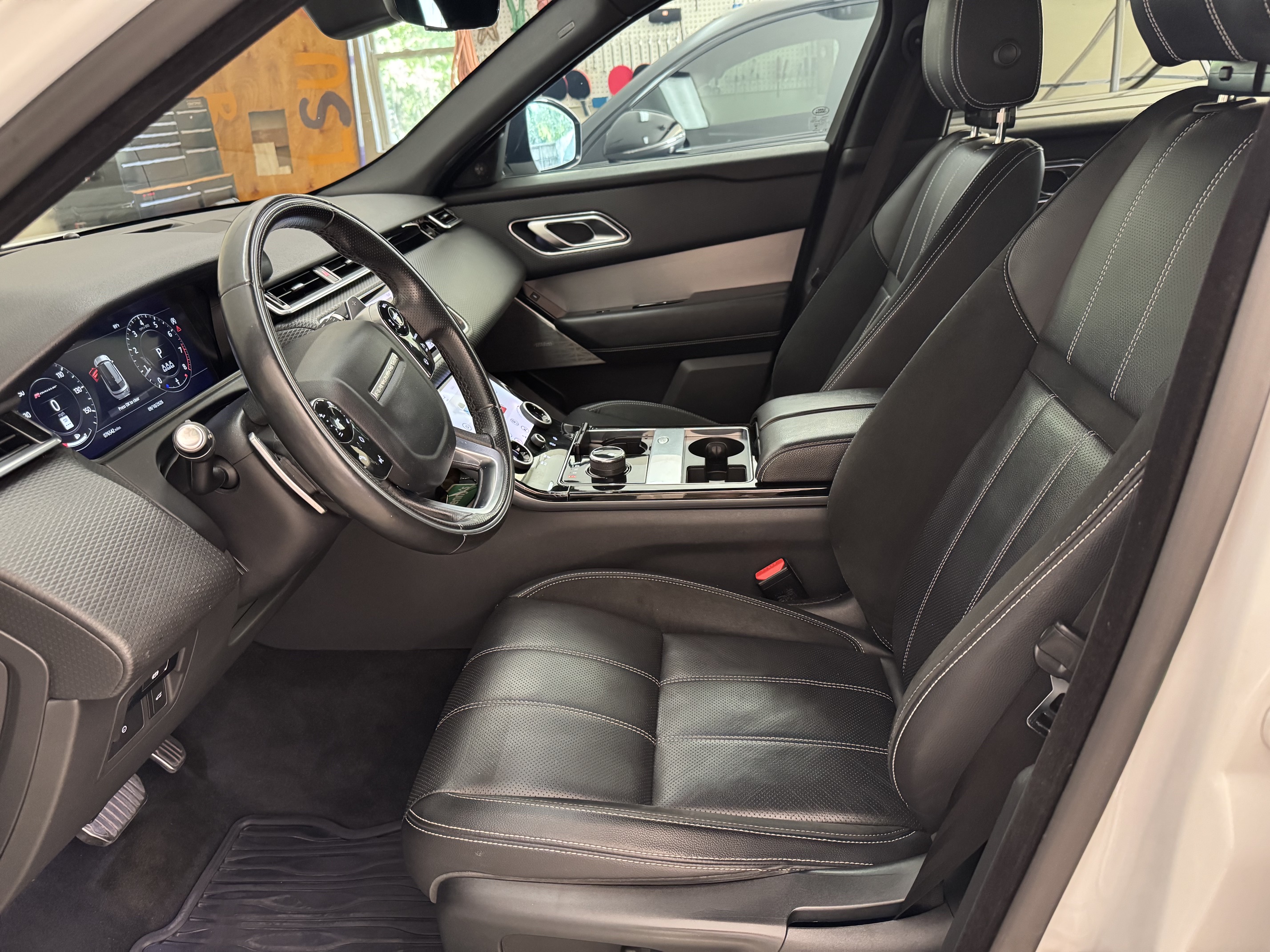 Used 2019 Land Rover Range Rover Velar R-Dynamic SE AWD/4WD image 17