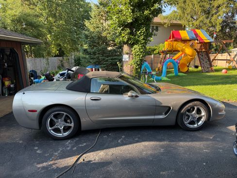 Used 2000 Chevrolet Corvette Convertible w/ Performance Handling Pkg RWD image 8