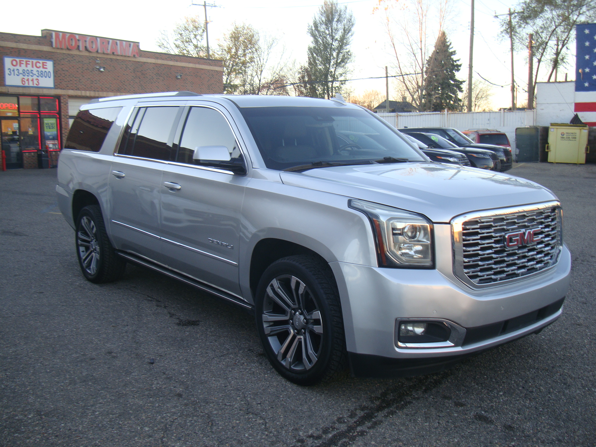 Used 2019 GMC Yukon XL Denali w/ Denali Ultimate Package AWD/4WD image 9