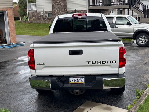 Used 2018 Toyota Tundra SR5 w/ SR5 Upgrade Package AWD/4WD image 4