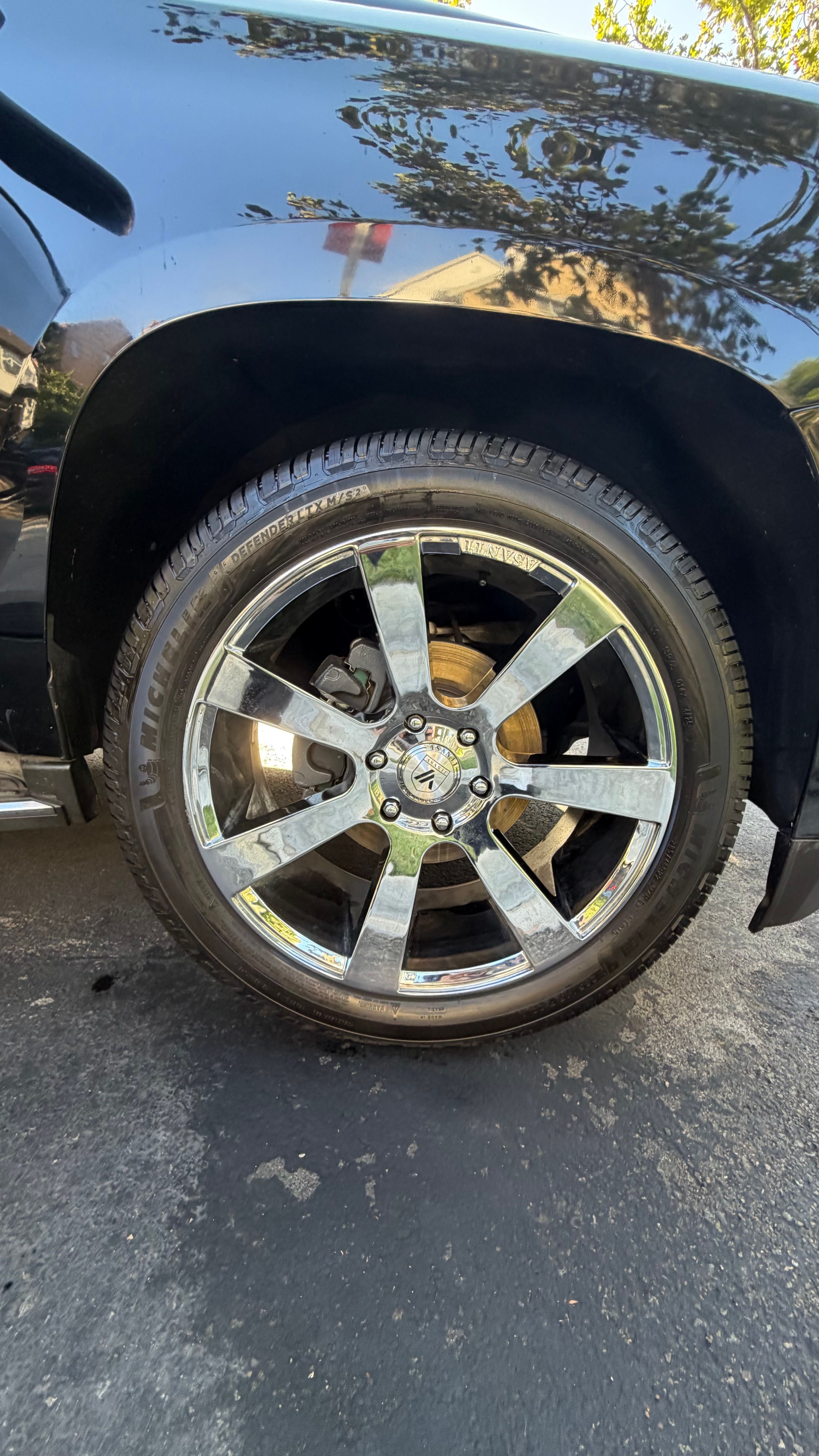 Used 2015 GMC Yukon Denali w/ Touring Package AWD/4WD image 10