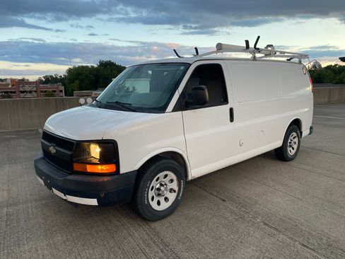 Used 2013 Chevrolet Express 1500 image 8