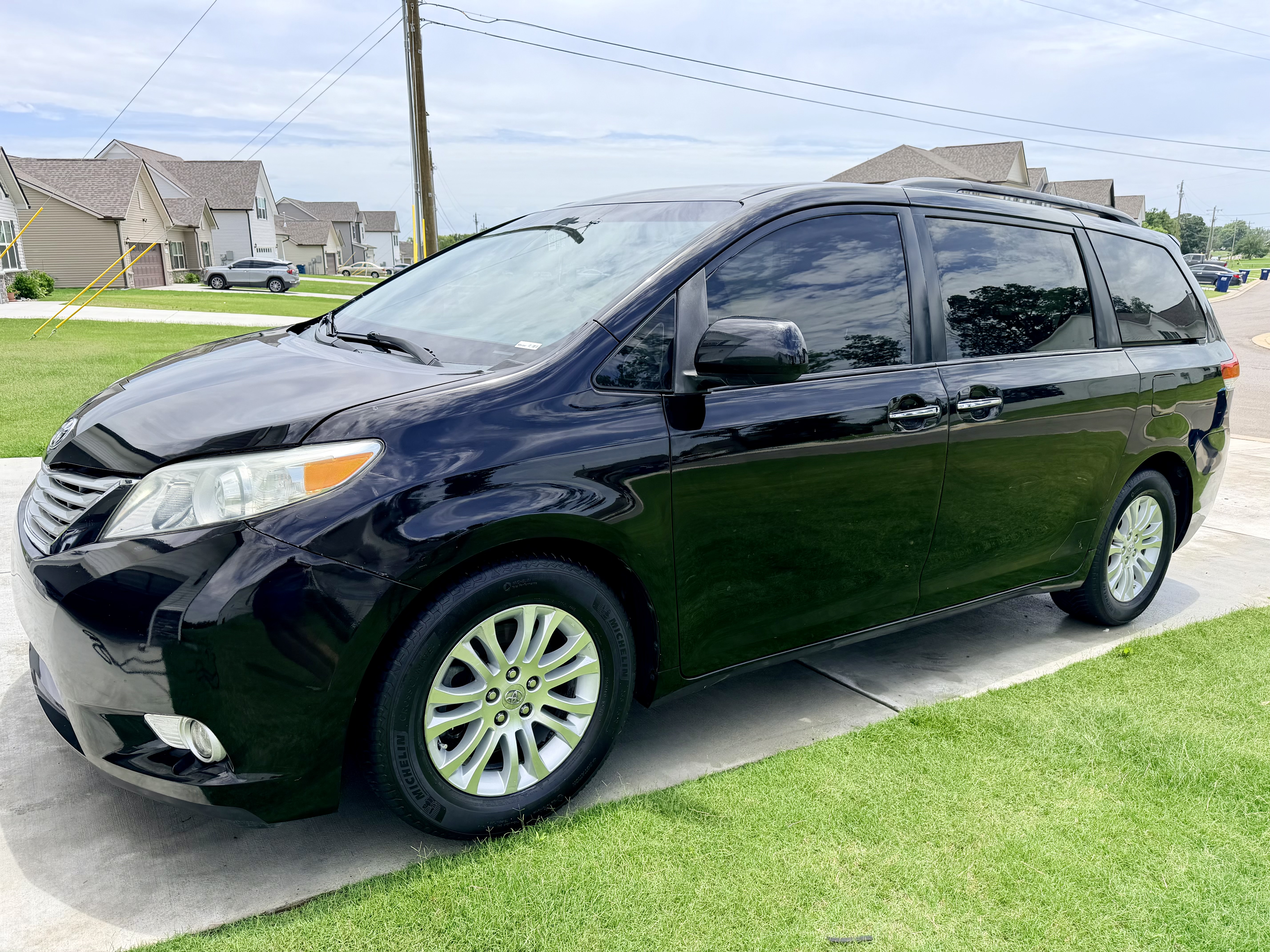Used 2012 Toyota Sienna XLE w/ Premium Pkg FWD image 9
