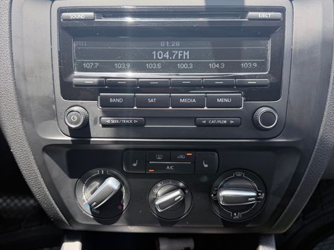 Used 2015 Volkswagen Jetta SE FWD image 8