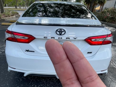 Used 2020 Toyota Camry SE FWD image 4
