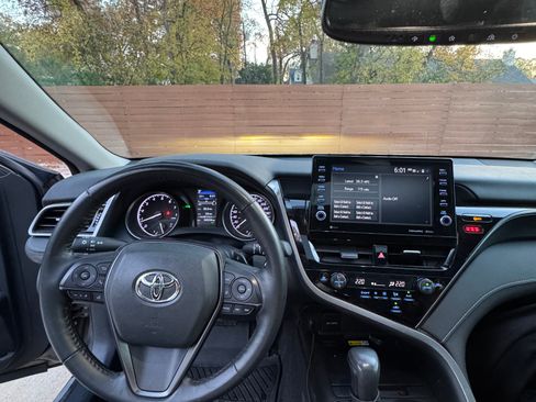 Used 2024 Toyota Camry SE image 18