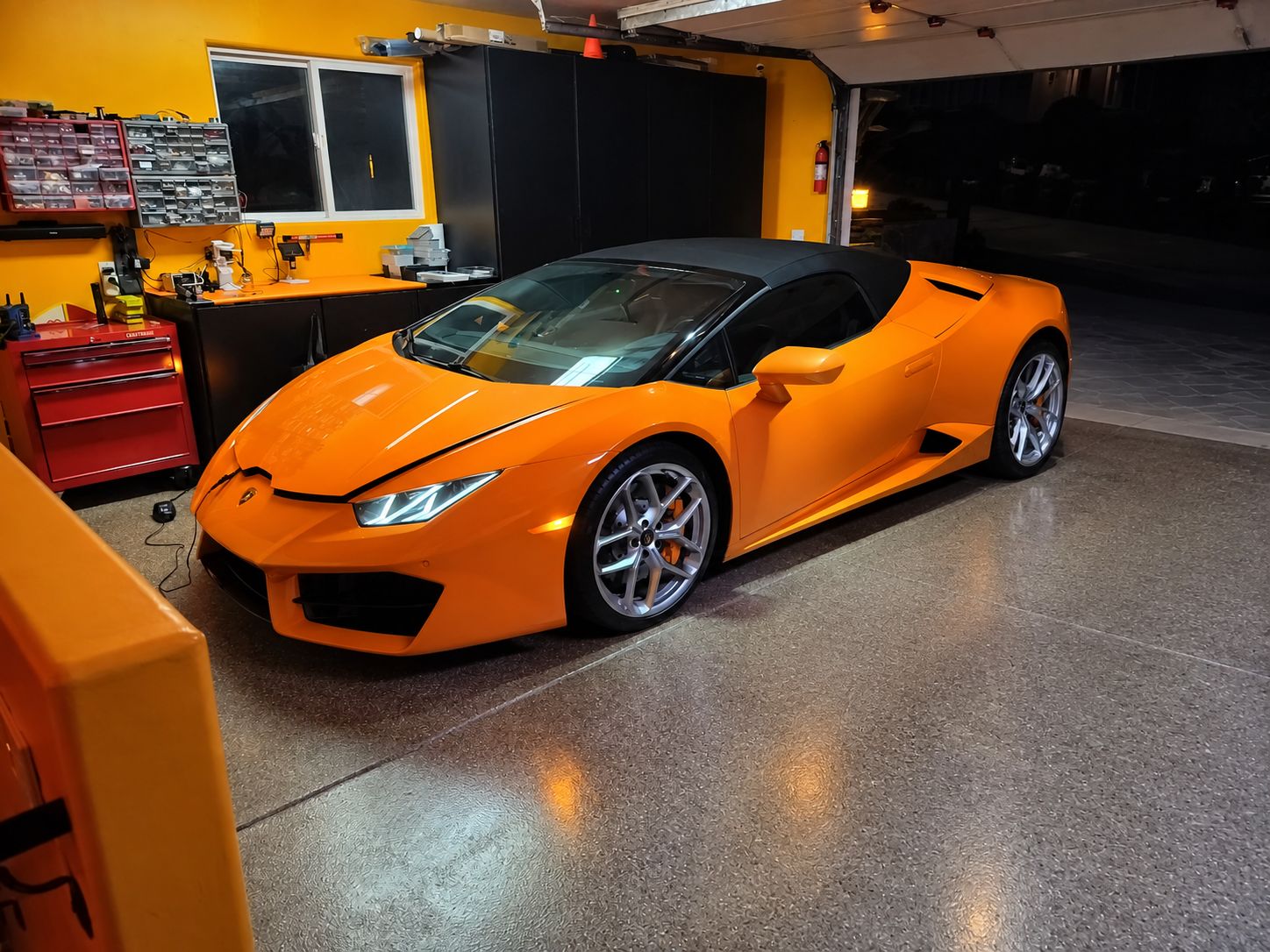 Used 2019 Lamborghini Huracan LP 580-2 RWD image 2