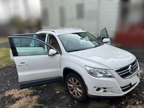 Used 2009 Volkswagen Tiguan SE image 8