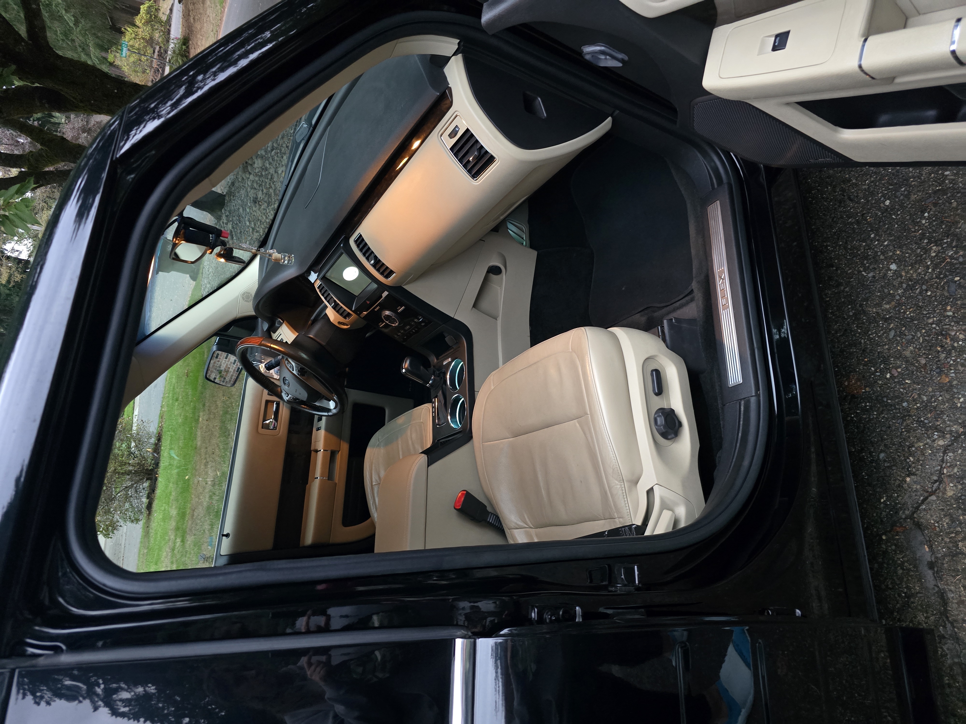 Used 2018 Ford Flex Limited w/ Class III Trailer Tow Package FWD image 9