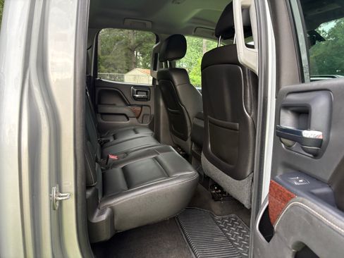 Used 2015 GMC Sierra 1500 SLT w/ SLT Preferred Package RWD image 17