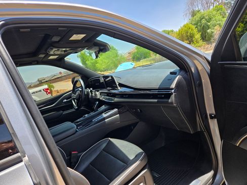 Used 2023 Cadillac Escalade ESV Sport AWD/4WD image 5