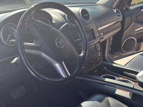 Used 2011 Mercedes-Benz GL 450 4MATIC image 5