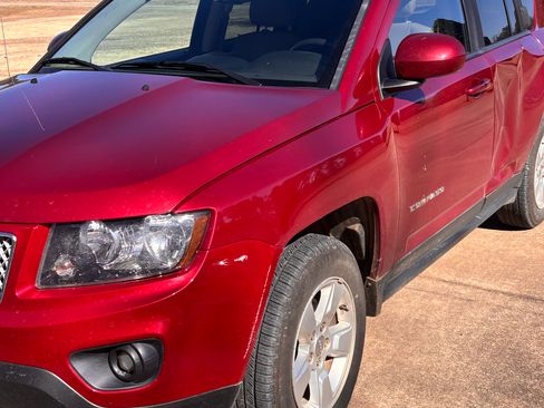 Used 2016 Jeep Compass Latitude image 4