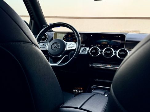 Used 2021 Mercedes-Benz GLB 250 4MATIC w/ AMG Line image 6