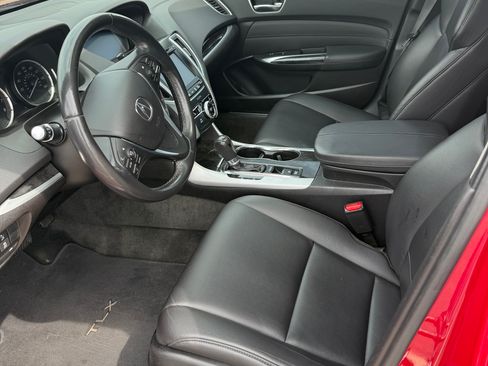 Used 2019 Acura TLX FWD image 9