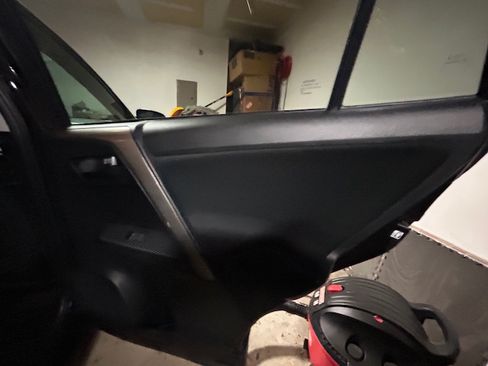 Used 2015 Toyota RAV4 LE image 25