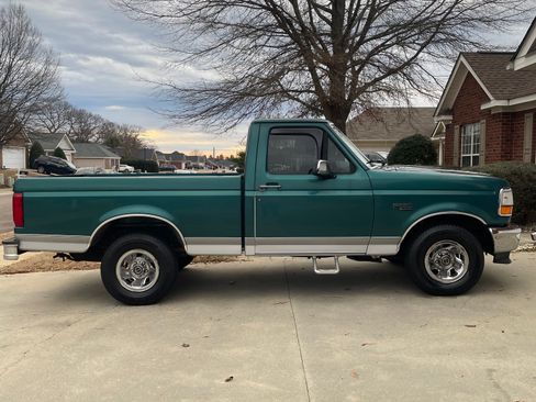 Used 1996 Ford F150 2WD Regular Cab image 2