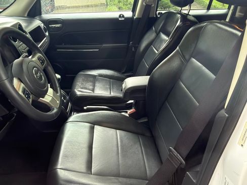 Used 2011 Jeep Patriot Latitude w/ Sun/Sound Group FWD image 13