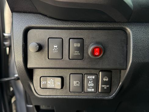 Used 2021 Toyota Tacoma TRD Off-Road w/ Technology Package image 23