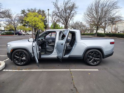 Used 2025 Rivian R1T Adventure image 2