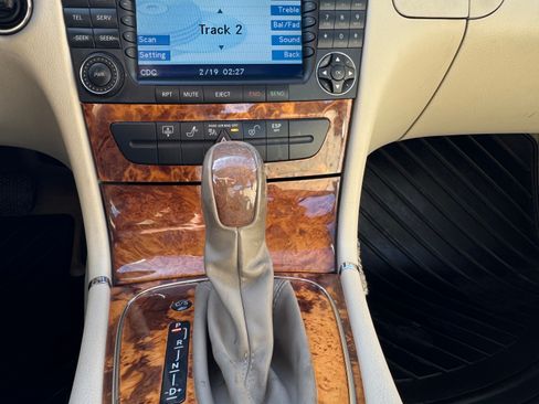 Used 2005 Mercedes-Benz E 320 CDI Sedan image 10