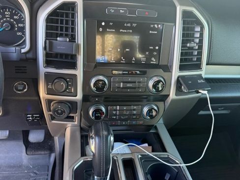 Used 2017 Ford F150 Lariat w/ Equipment Group 502A Luxury AWD/4WD image 18