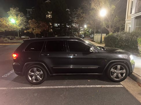 Used 2011 Jeep Grand Cherokee Overland image 18