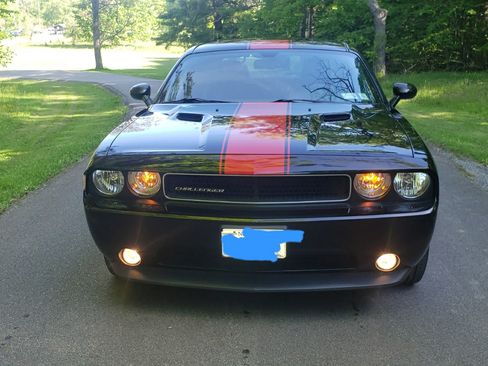 Used 2013 Dodge Challenger SXT RWD image 10