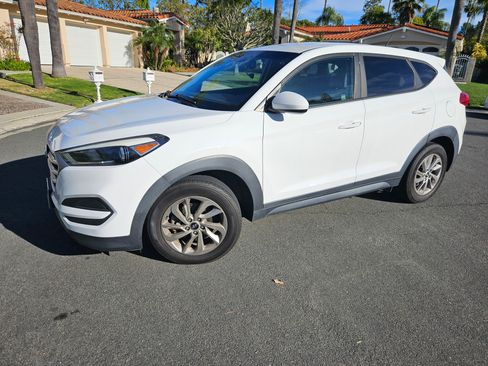 Used 2017 Hyundai Tucson SE image 1