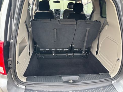 Used 2016 Dodge Grand Caravan SE image 9