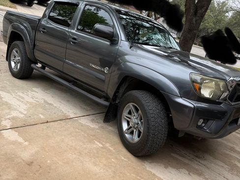 Used 2014 Toyota Tacoma PreRunner w/ SR5 Package image 2