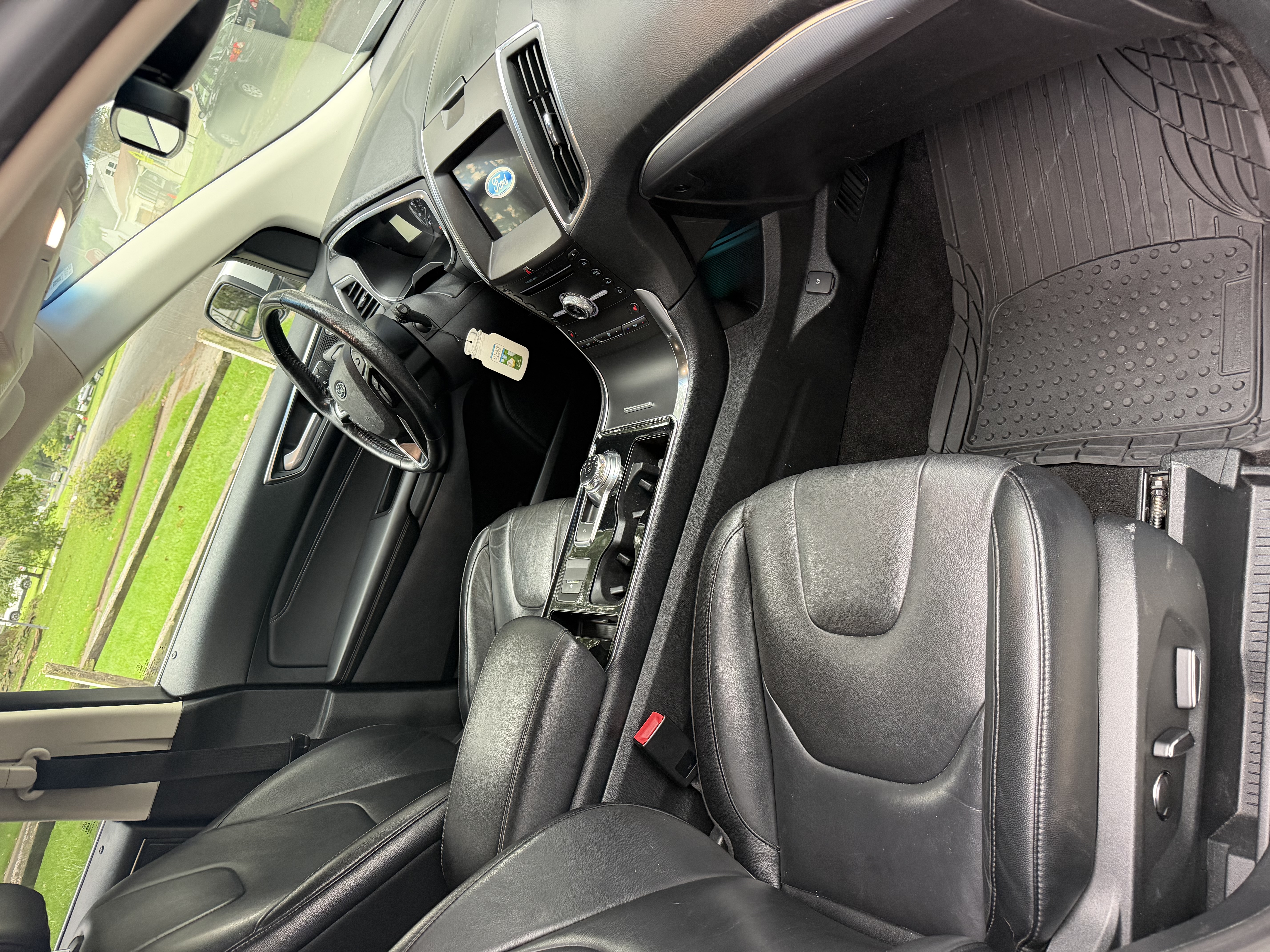 Used 2019 Ford Edge Titanium FWD image 6