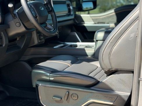 Used 2024 Ford F250 Platinum image 11