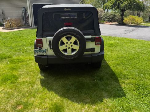 Used 2015 Jeep Wrangler Unlimited Sport w/ Quick Order Package 24S AWD/4WD image 6