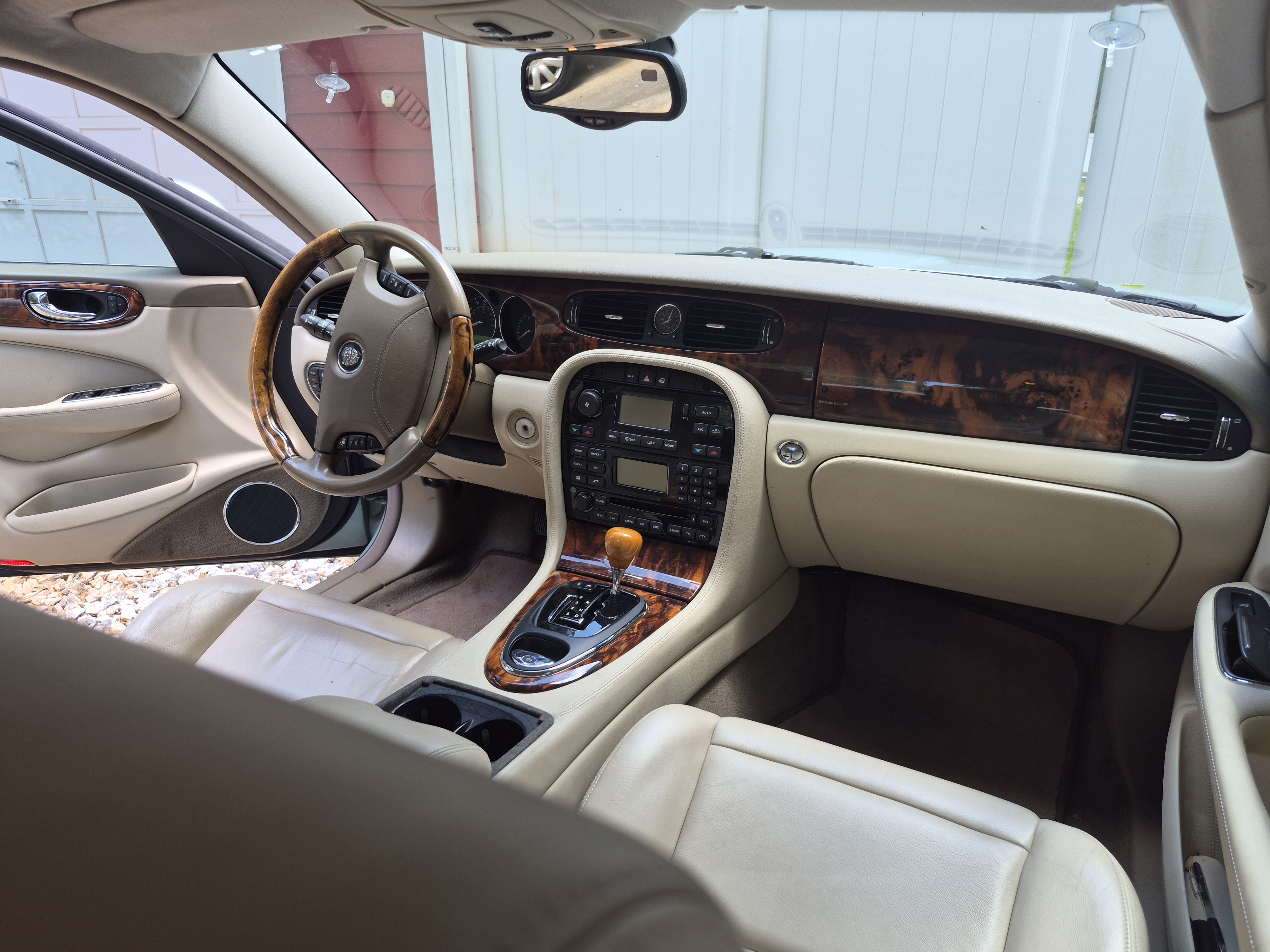 Used 2004 Jaguar XJ8 RWD image 9