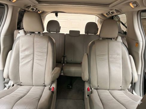 Used 2013 Toyota Sienna Limited image 11
