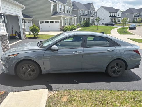 Used 2021 Hyundai Elantra SEL FWD image 1