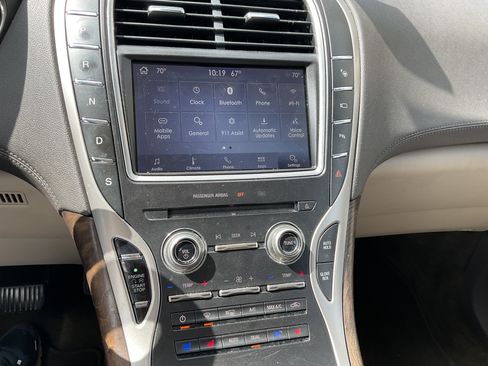 Used 2016 Lincoln MKX Reserve w/ Technology Package image 10