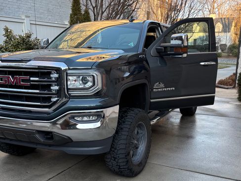 Used 2017 GMC Sierra 1500 SLT w/ SLT Premium Package image 5