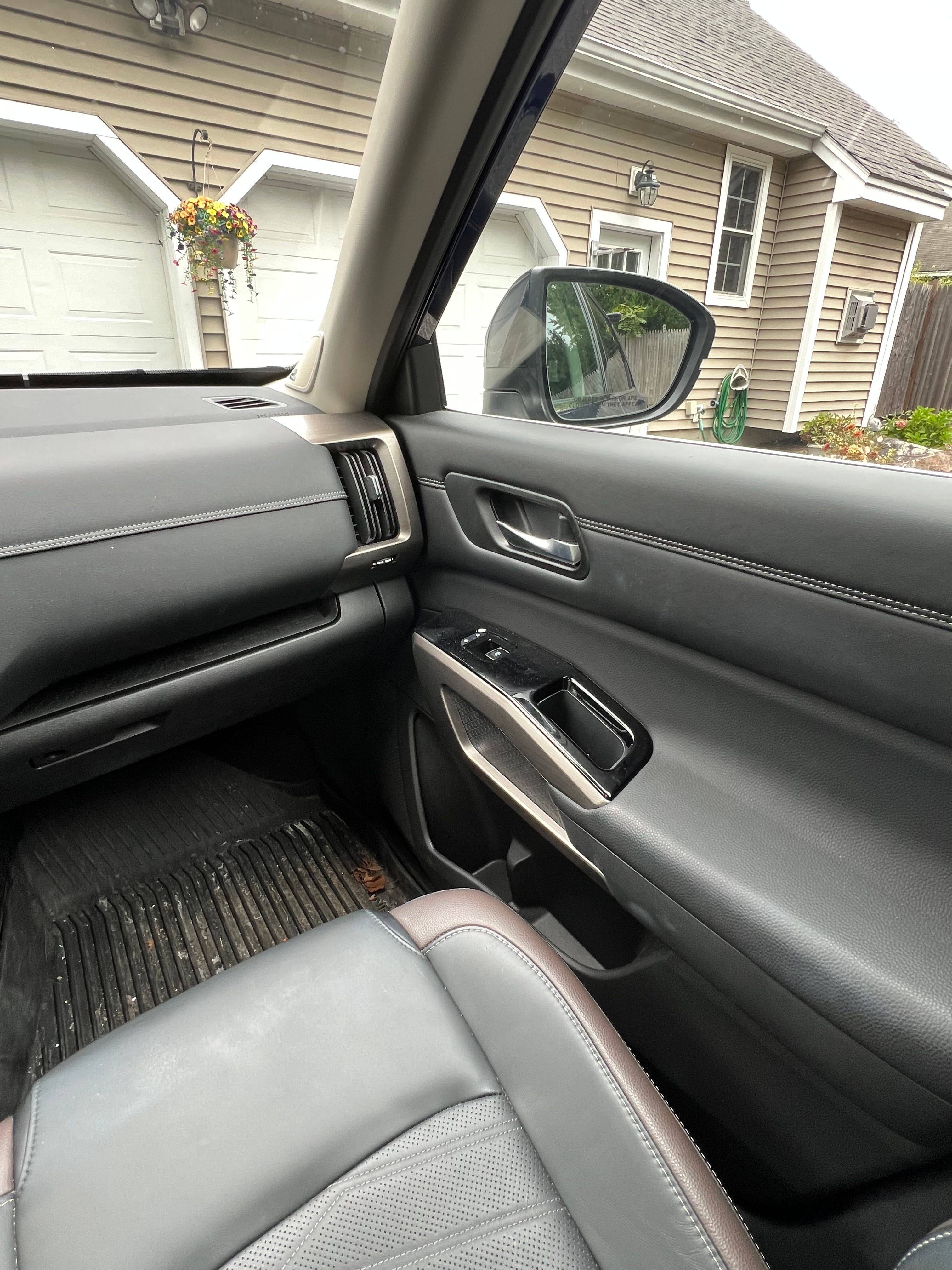 Used 2023 Nissan Pathfinder Platinum AWD/4WD image 13