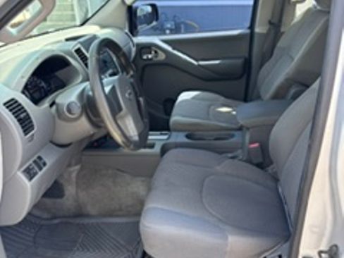 Used 2012 Nissan Frontier SV RWD image 6