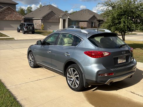 Used 2017 INFINITI QX50 2WD w/ Deluxe Touring Package image 4