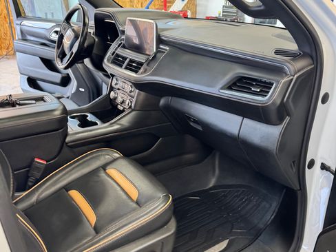 Used 2022 GMC Yukon AT4 w/ Technology Package AWD/4WD image 12