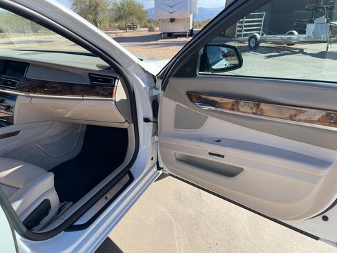 Used 2013 BMW 750Li image 10