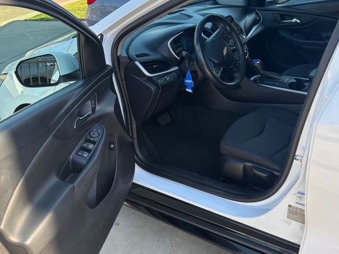 Used 2017 Chevrolet Volt LT FWD image 9
